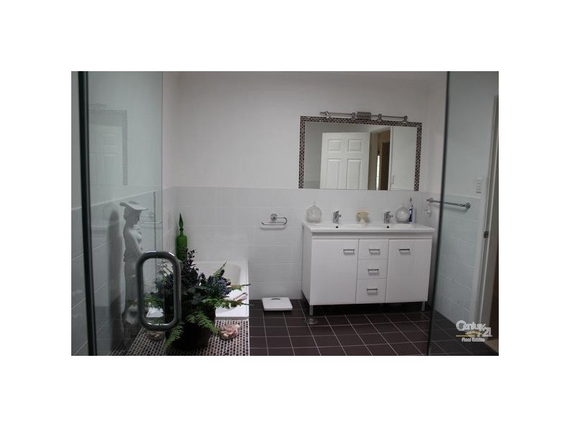 8 Gosford Rd, Wyee NSW 2259