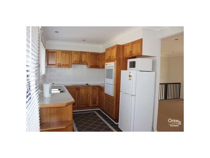 2 Ourringo Ave, Lake Haven NSW 2263