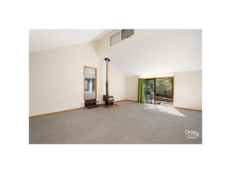 35 Elebana Ave, Chain Valley Bay NSW 2259