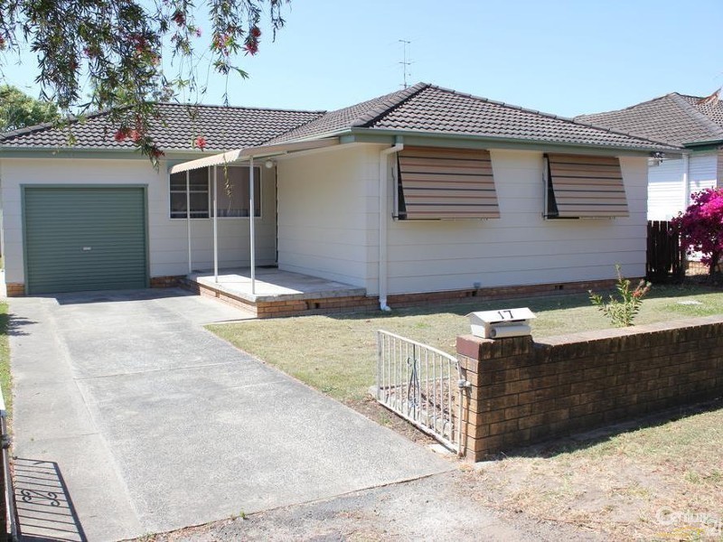 17 Vernon Avenue, Gorokan NSW 2263