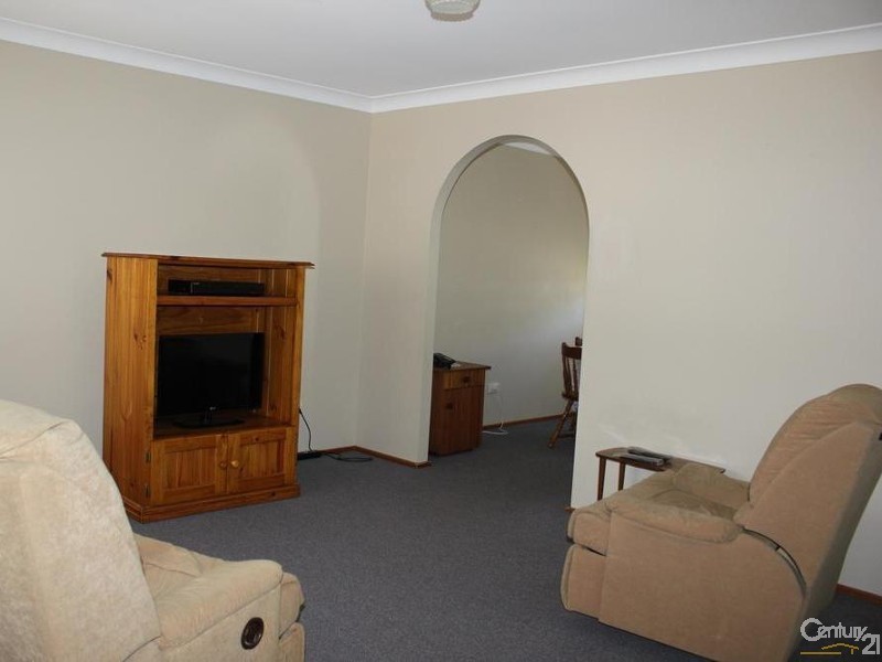 17 Vernon Avenue, Gorokan NSW 2263