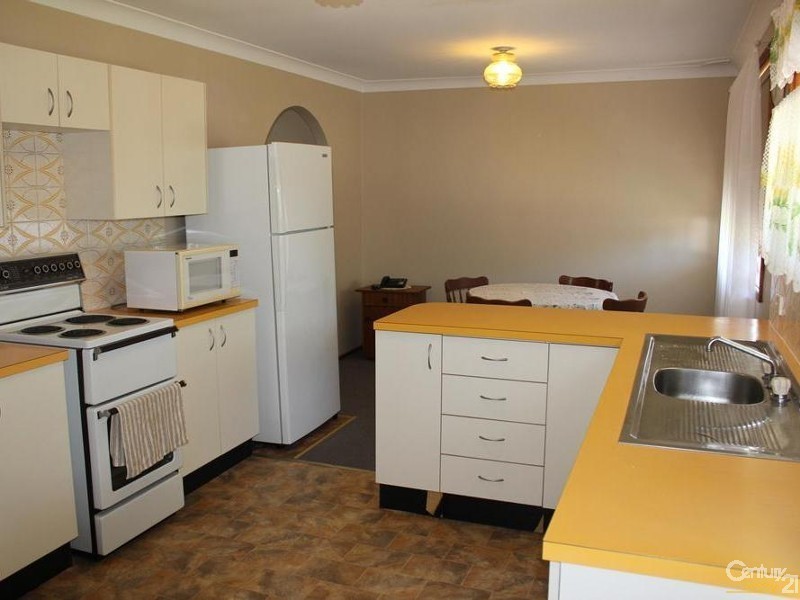 17 Vernon Avenue, Gorokan NSW 2263