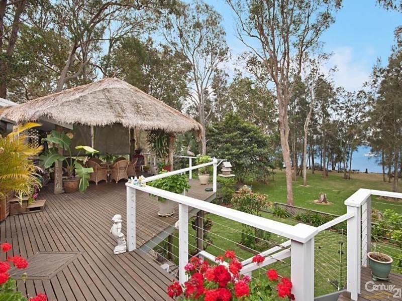 19 Lakeshore Avenue, Kingfisher Shores NSW 2259