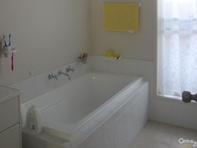 143 Pacific Highway, Charmhaven NSW 2263