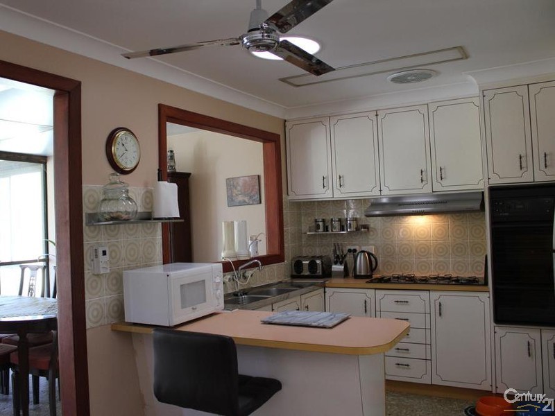 137 Birdwood Drive, Blue Haven NSW 2262