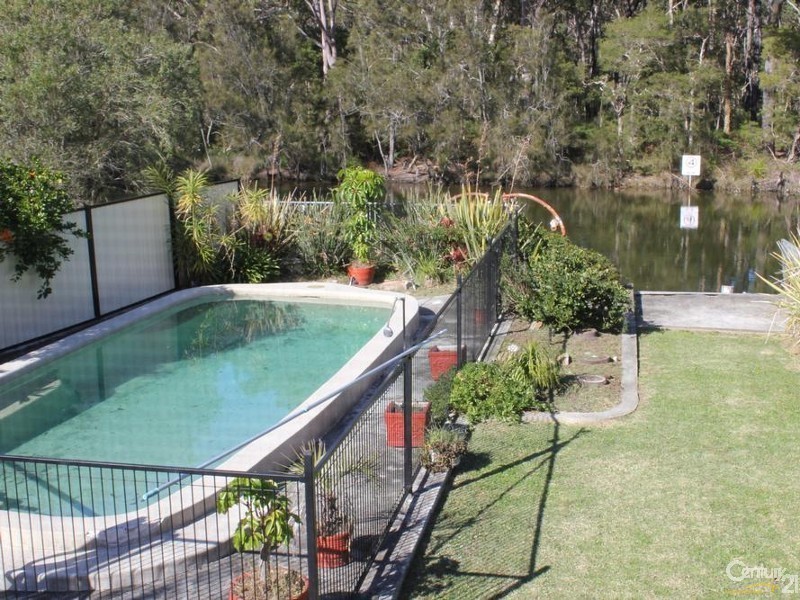 137 Birdwood Drive, Blue Haven NSW 2262