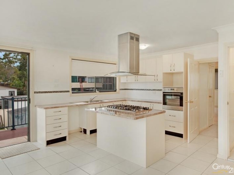 86 Cams Boulevarde, Summerland Point NSW 2259