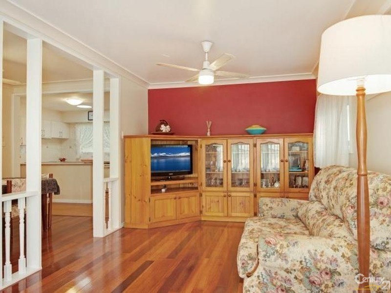 90 Cadonia Road, Tuggerawong NSW 2259