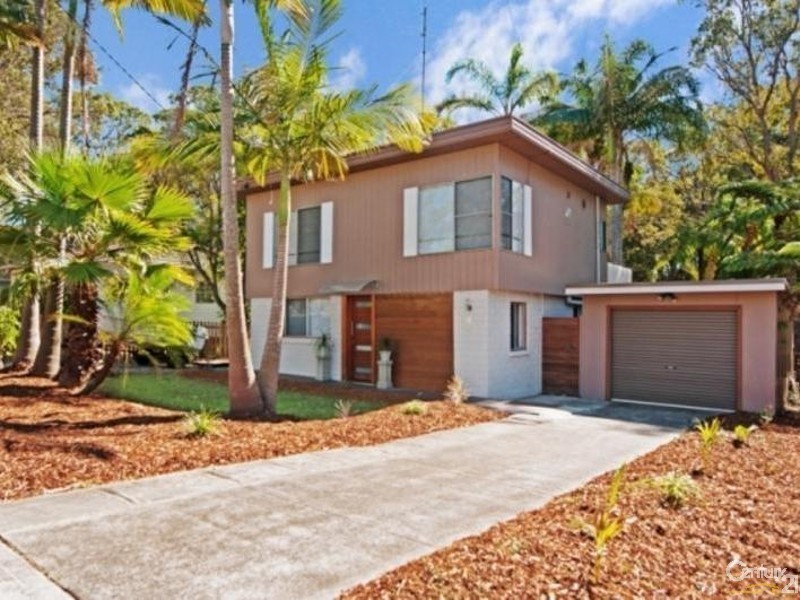 1 Birrabang Avenue, Summerland Point NSW 2259