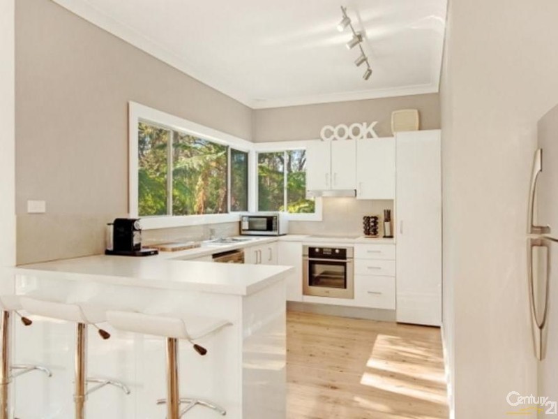 1 Birrabang Avenue, Summerland Point NSW 2259