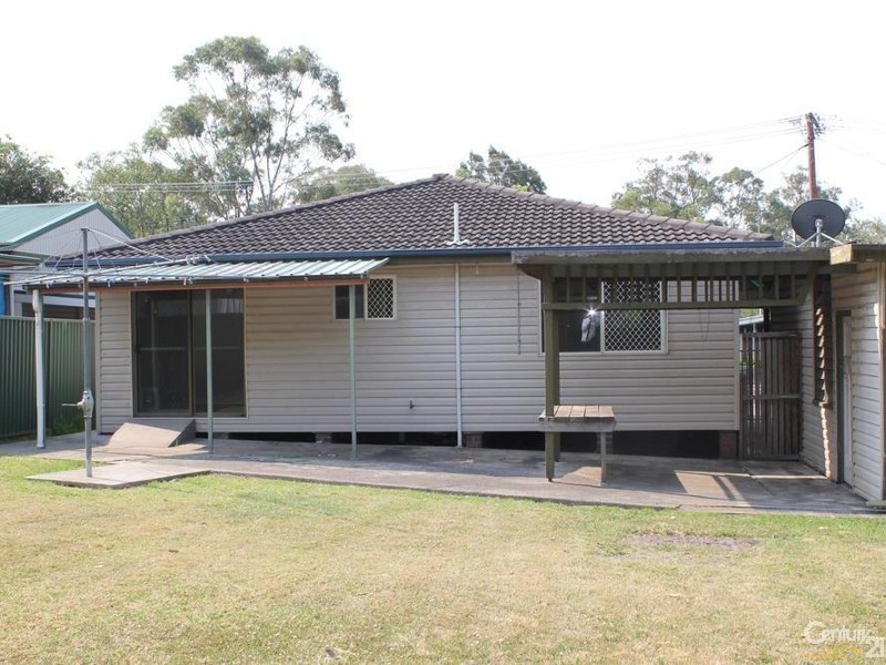 4 Awaba Avenue, Charmhaven NSW 2263