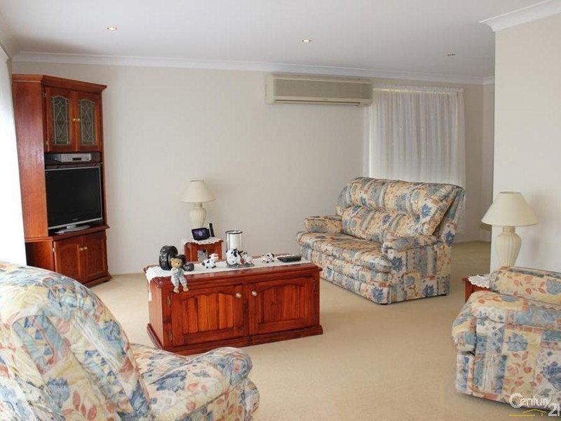 9 Tuscan Place, Blue Haven NSW 2262