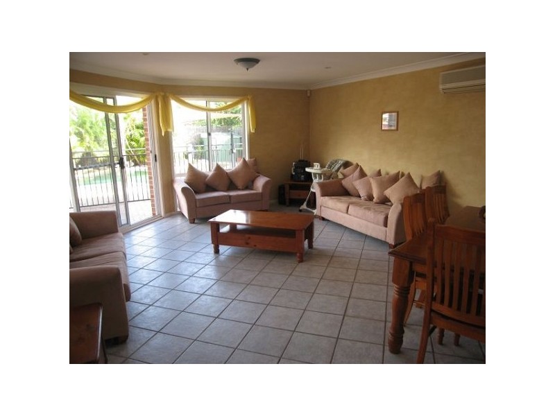 24 Plane Tree Circuit, Woongarrah NSW 2259