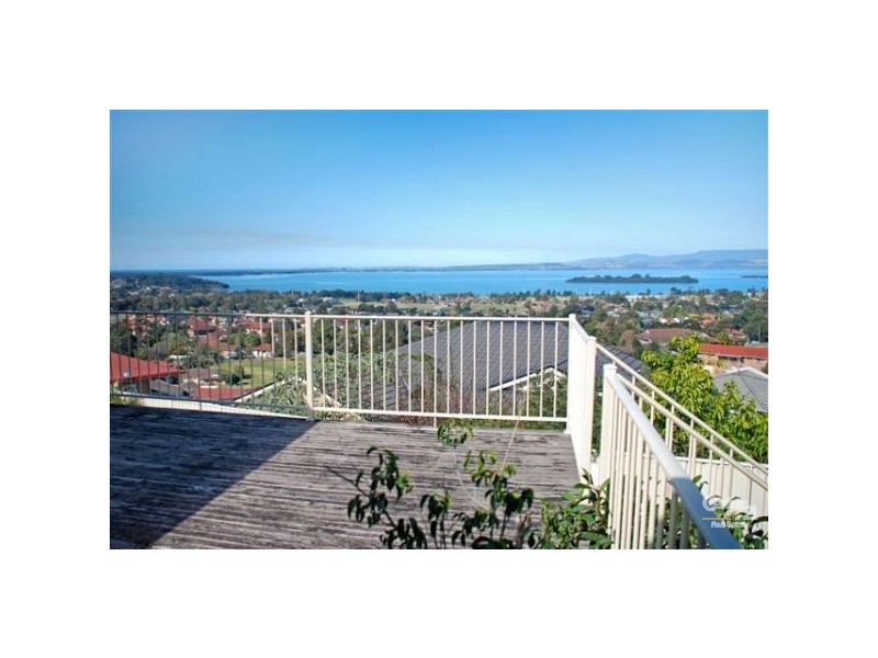 17 Scenic Place, Berkeley NSW 2506