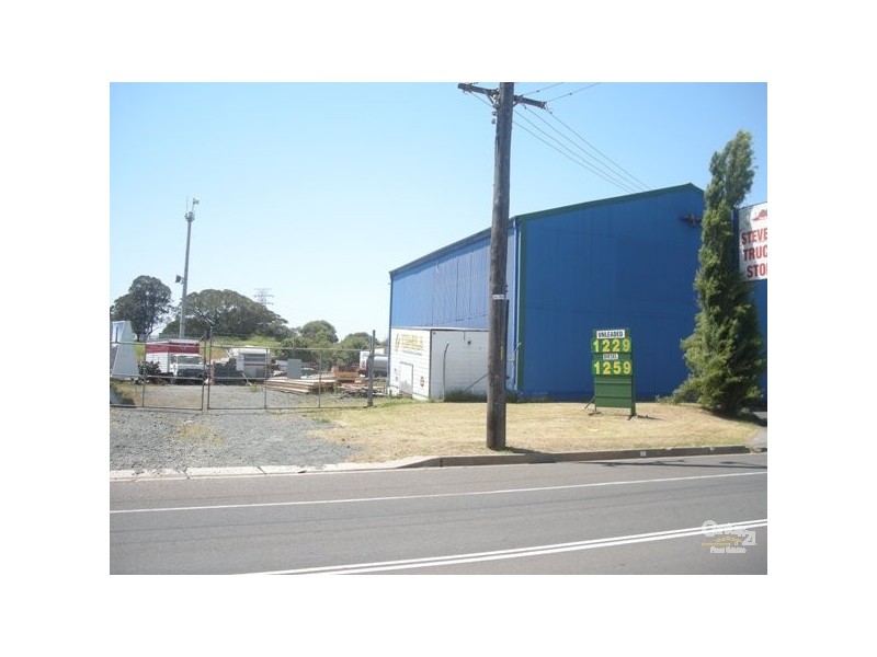 13 Glastonbury Avenue, Unanderra NSW 2526
