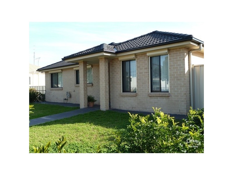 1/102 Gladstone Avenue, Coniston NSW 2500