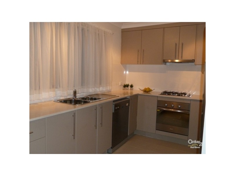 1/102 Gladstone Avenue, Coniston NSW 2500