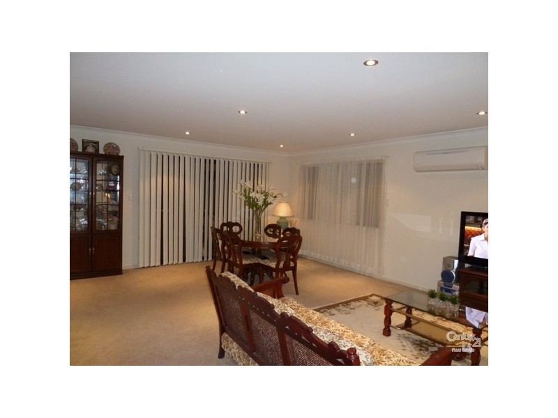 1/102 Gladstone Avenue, Coniston NSW 2500