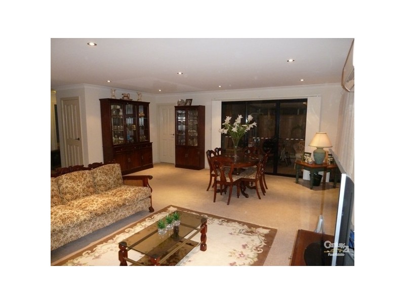 1/102 Gladstone Avenue, Coniston NSW 2500