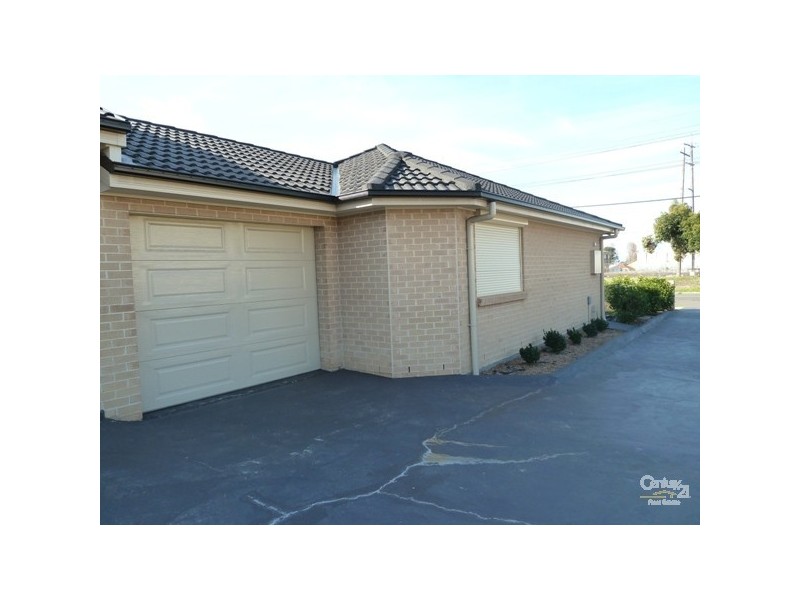 1/102 Gladstone Avenue, Coniston NSW 2500