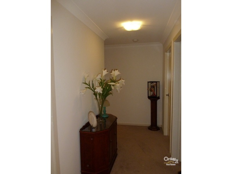 1/102 Gladstone Avenue, Coniston NSW 2500