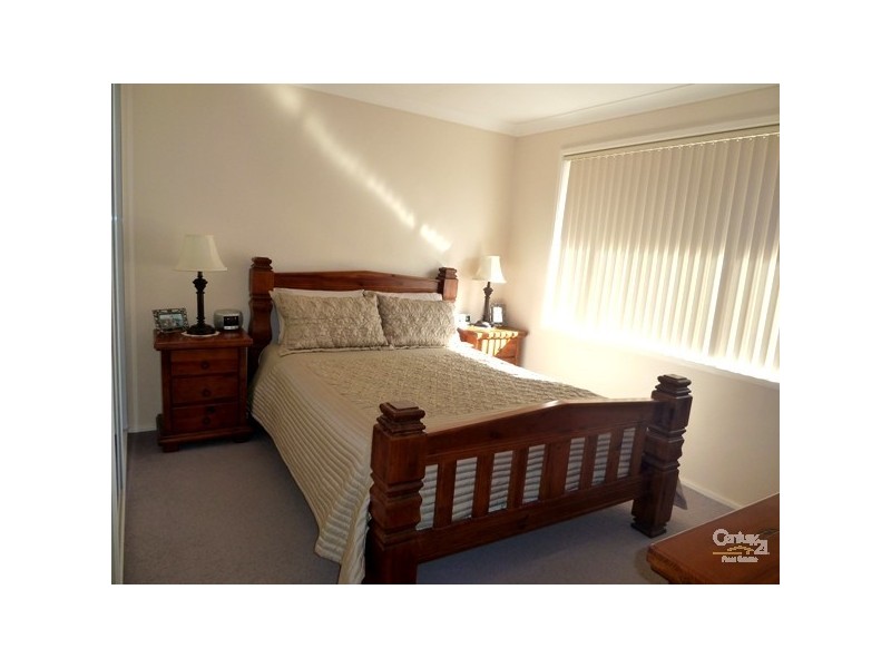 111 Weringa Ave, Lake Heights NSW 2502