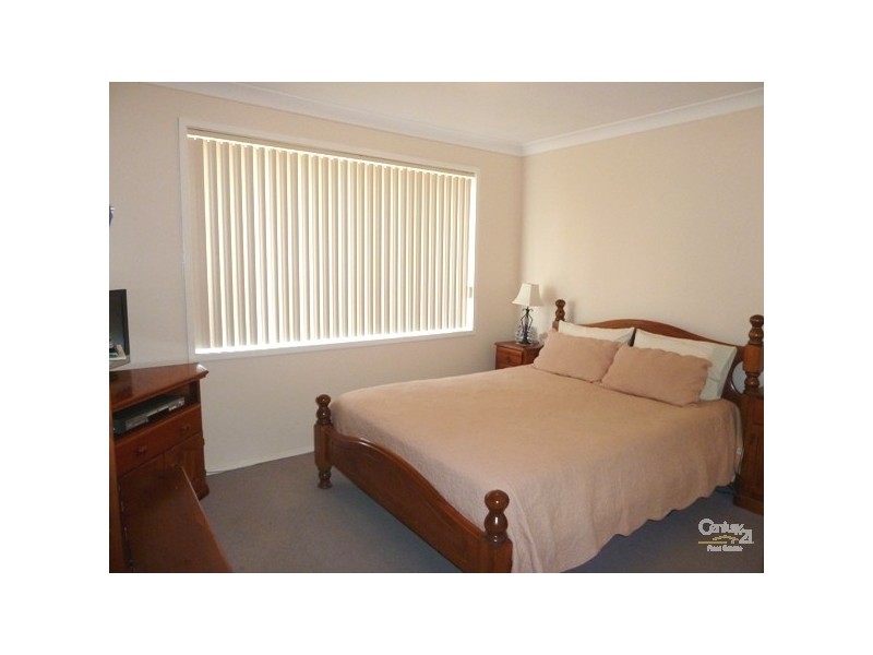 111 Weringa Ave, Lake Heights NSW 2502