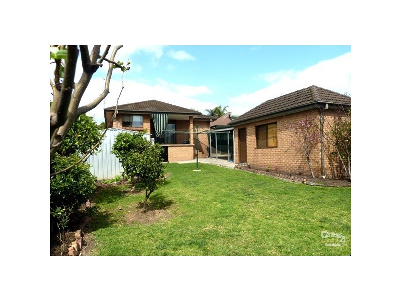 18 Birmingham Street, Cringila NSW 2502