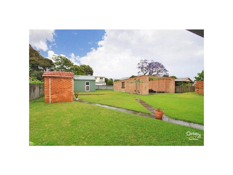 24 Charles Road, Tarrawanna NSW 2518