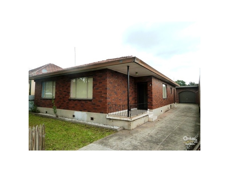 2 Lake Avenue, Cringila NSW 2502