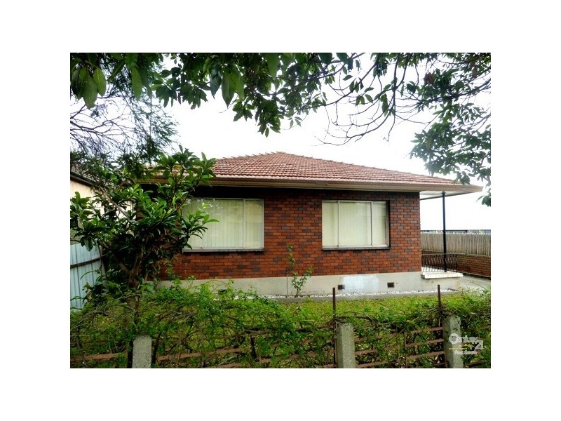 2 Lake Avenue, Cringila NSW 2502