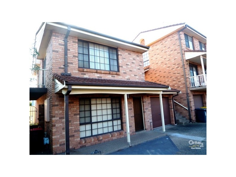 1/4 Heaslip Street, Coniston NSW 2500