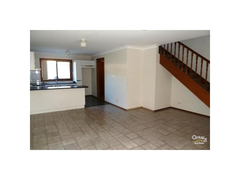 1/4 Heaslip Street, Coniston NSW 2500