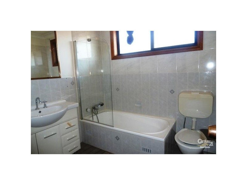 1/4 Heaslip Street, Coniston NSW 2500