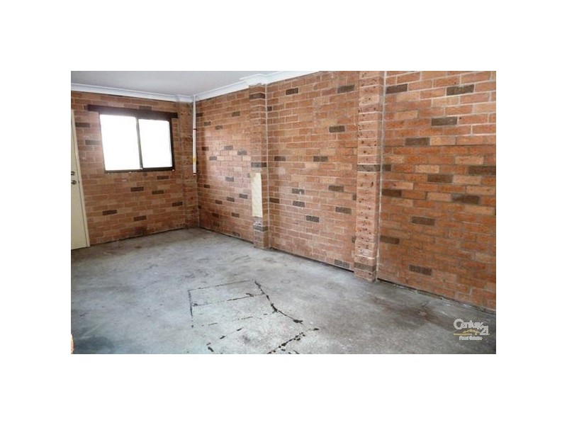 1/4 Heaslip Street, Coniston NSW 2500