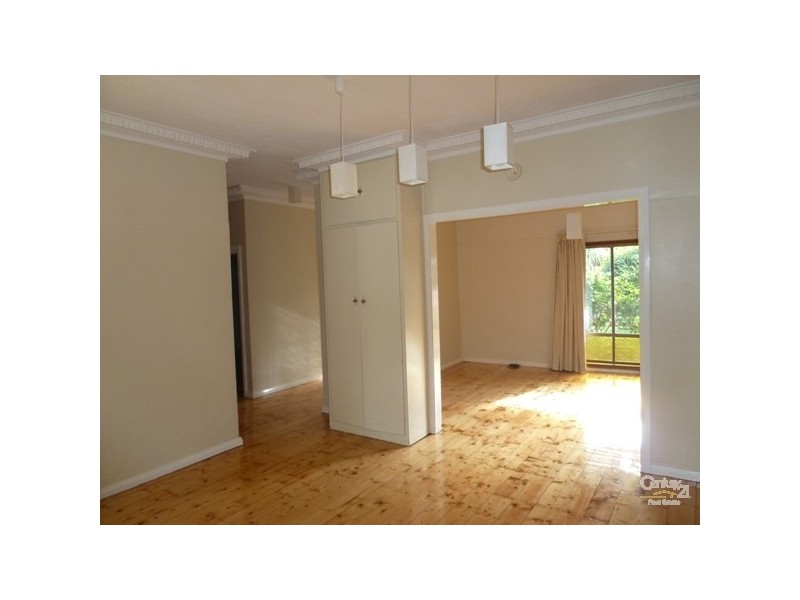 73 Northcliffe Drive, Lake Heights NSW 2502