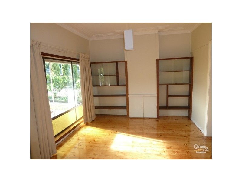 73 Northcliffe Drive, Lake Heights NSW 2502