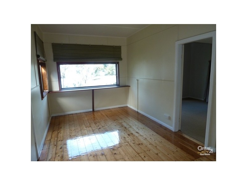 73 Northcliffe Drive, Lake Heights NSW 2502