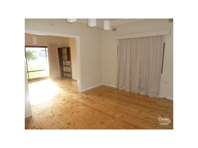 73 Northcliffe Drive, Lake Heights NSW 2502