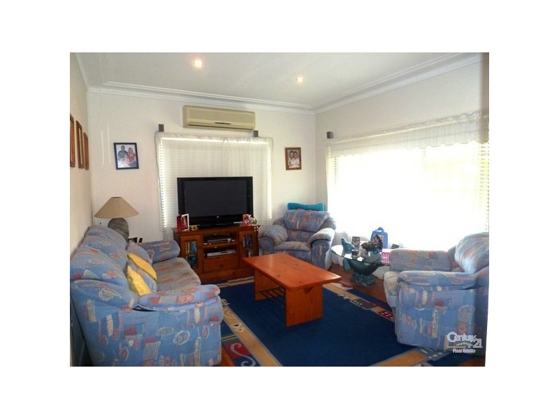 28 Burrell Crescent, Dapto NSW 2530