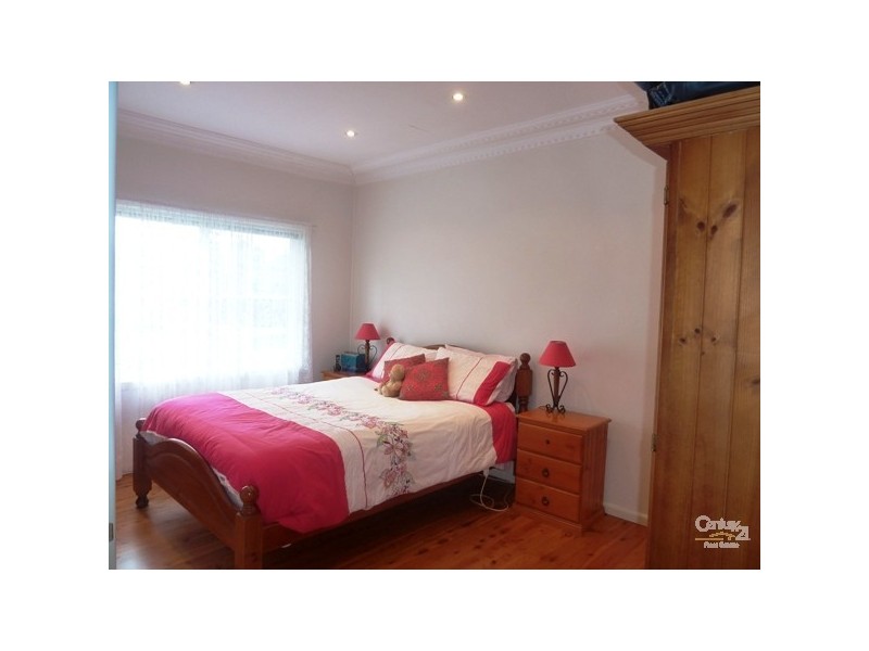 28 Burrell Crescent, Dapto NSW 2530