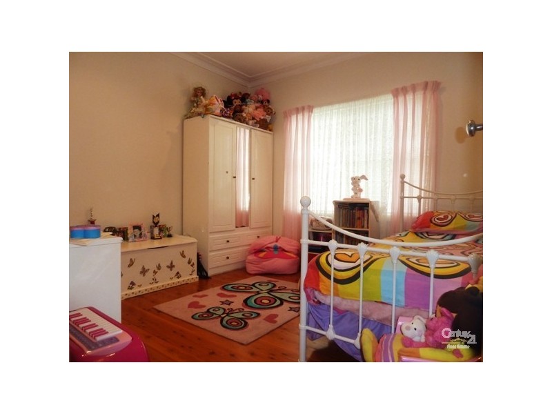 28 Burrell Crescent, Dapto NSW 2530