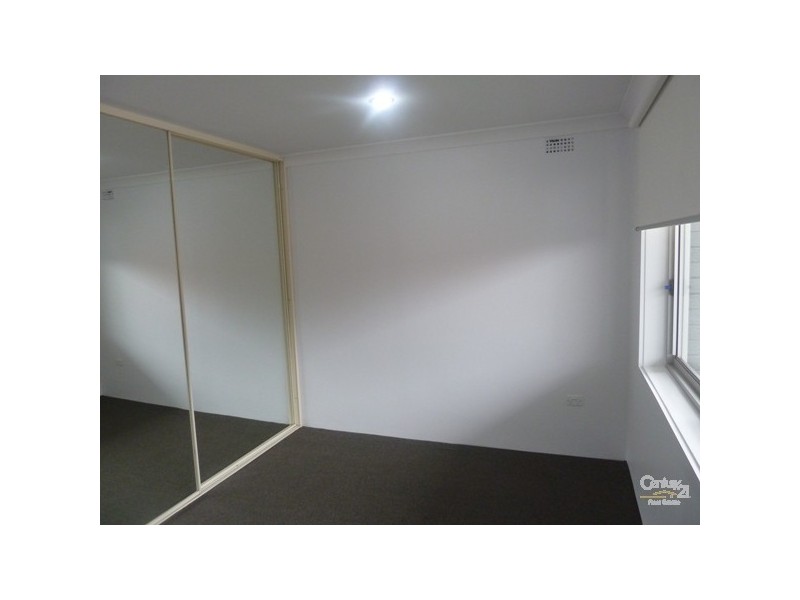 4/15 Myrtle Street, Coniston NSW 2500