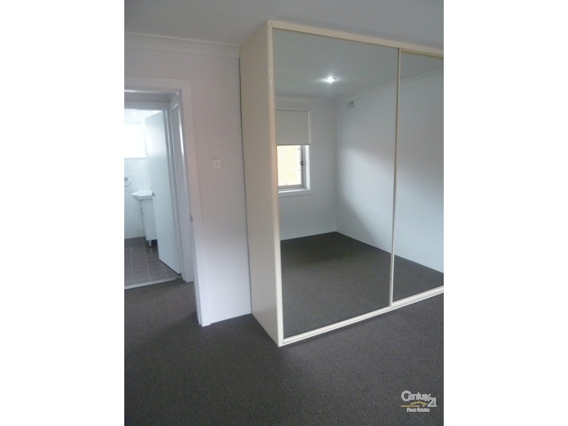 4/15 Myrtle Street, Coniston NSW 2500