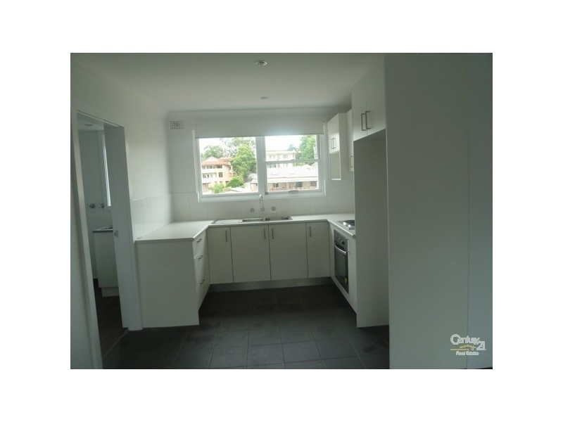 4/15 Myrtle Street, Coniston NSW 2500