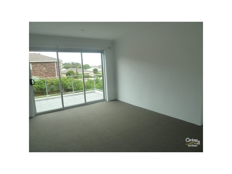 3/15 Myrtle Street, Coniston NSW 2500