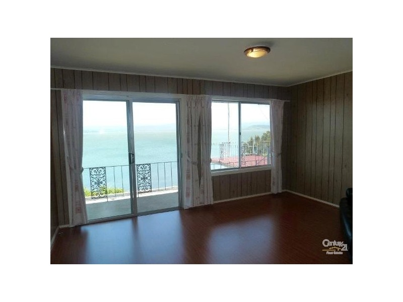 49 Northcliffe Drive, Lake Heights NSW 2502