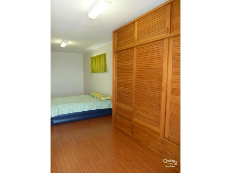 49 Northcliffe Drive, Lake Heights NSW 2502