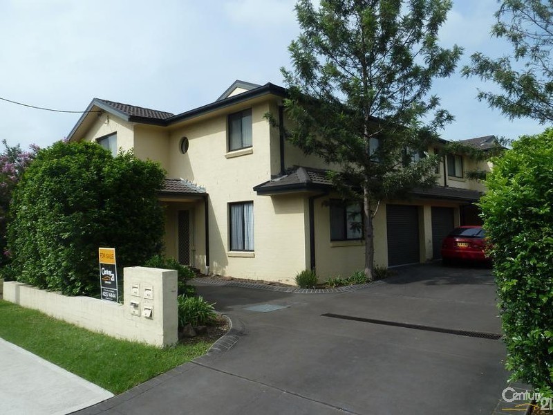 2/4 Victoria Street, Unanderra NSW 2526