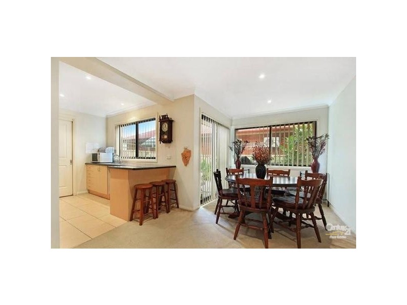 2/4 Victoria Street, Unanderra NSW 2526